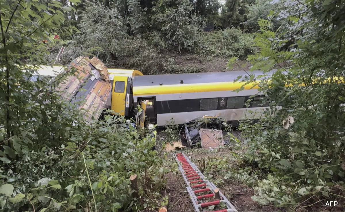 3 Dead, Many Injured As Train Carrying 100 People Derails In Germany
