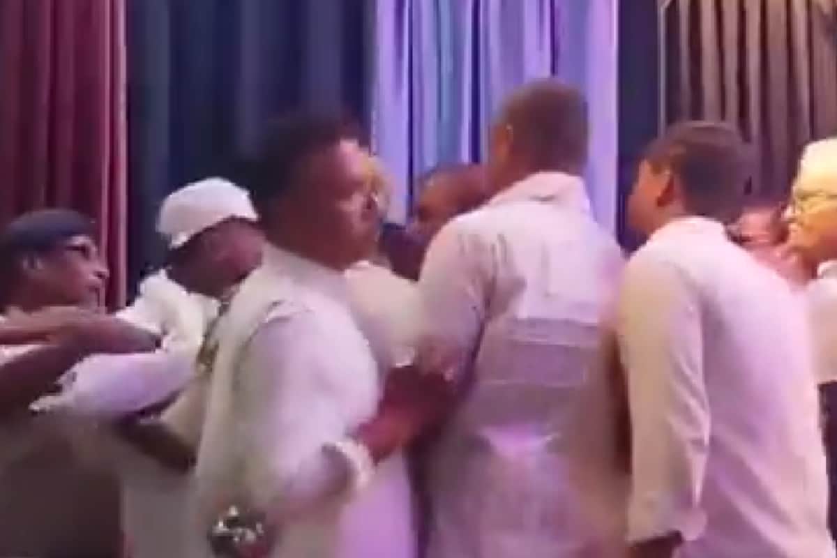 Politicians Brawl On Stage Ahead Of Tejashwi Yadav’s Arrival At Patna Event | Watch