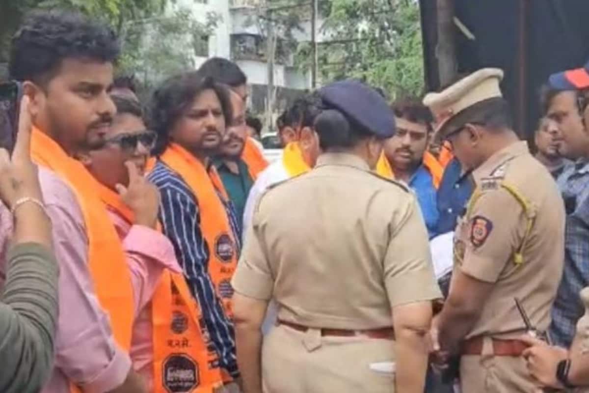 MNS Workers Create Ruckus At Nagpur Bank Over Hindi-Marathi Row | Watch