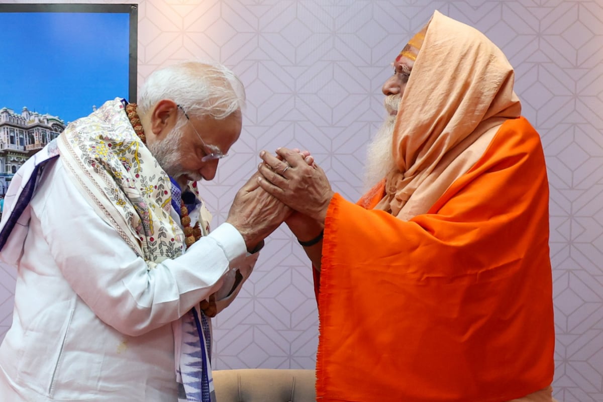 ‘Overwhelmed By Warmth, Affection’: PM Modi Meets Swami Shakti Sharananand Saraswati In Bihar