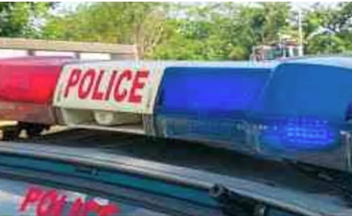 UP Man Stabs Wife To Death In Front Of 7-Year-Old Daughter In Government Office