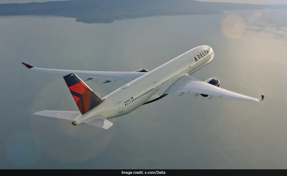 Delta Pilot “Aggressively” Moves To Avoid B-52 Bomber, Then Apologises