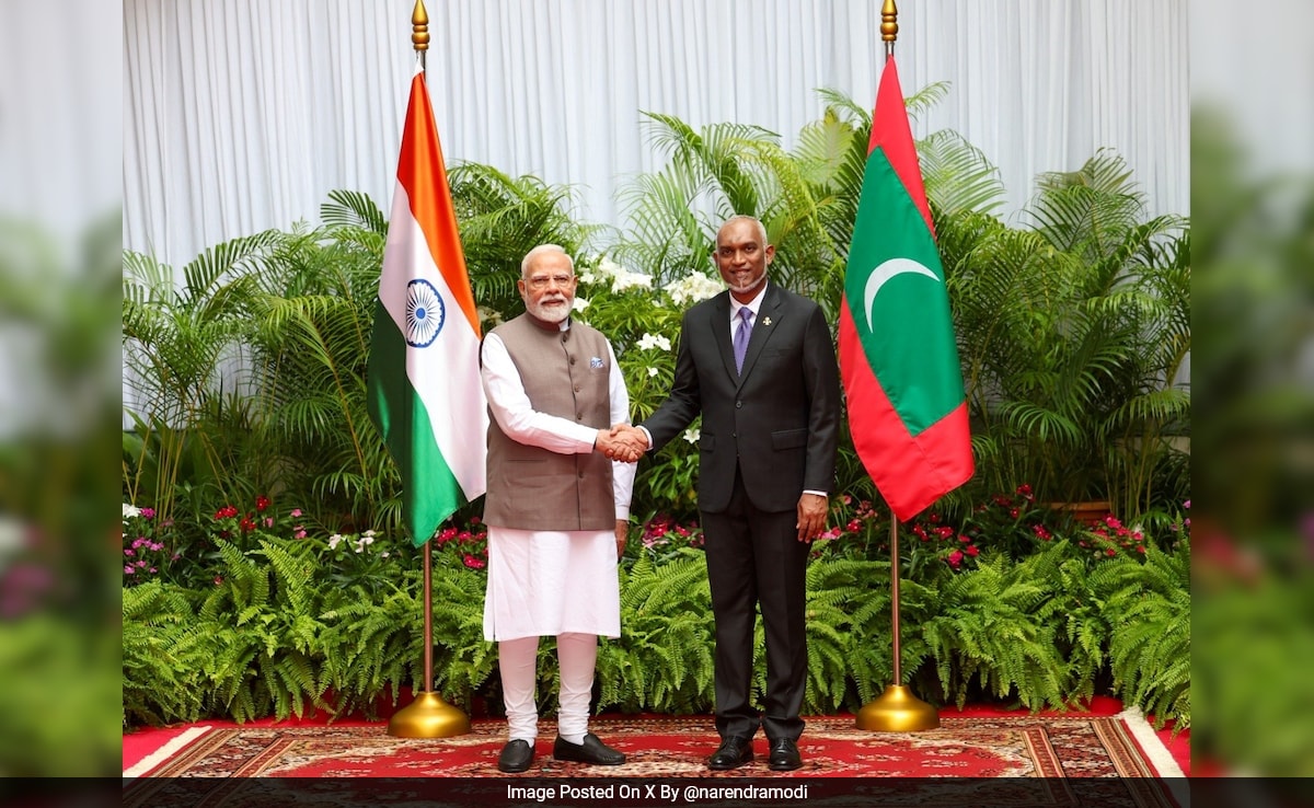 PM Modi Becomes India’s 2nd-Longest Serving PM, Felicitated in Maldives