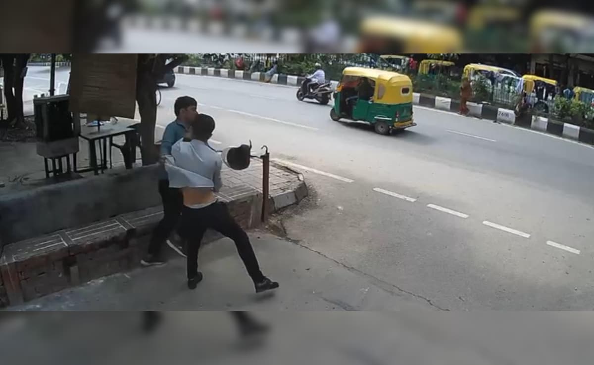 Watch: Guards Foil Theft Attempt In Delhi, Thief Abandons Bike and Escapes