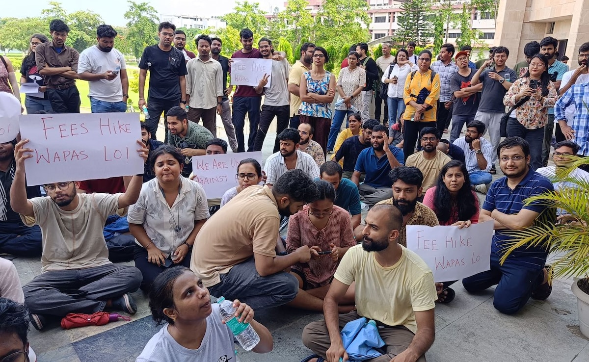Massive Protests Erupt In IIT Guwahati Over ‘Exceptionally High’ Fee Hike