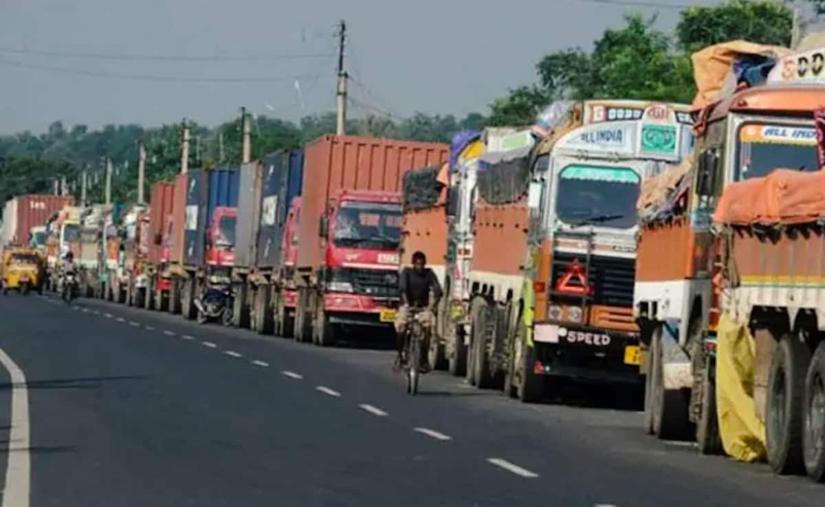 Karnataka Lorry Owners Halt Food Grain Transportation Over Unpaid Dues
