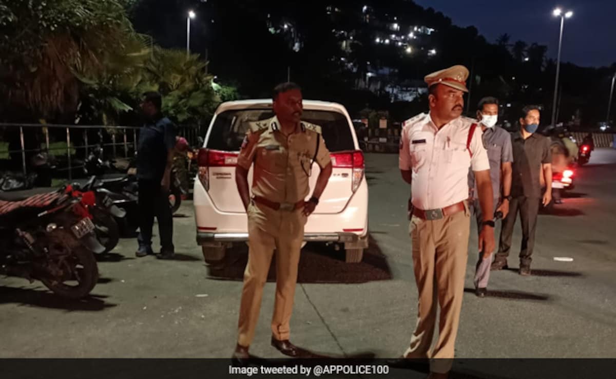 2 Andhra Cops In Car Try To Avoid Collision, Hit Speeding Lorry, Both Die