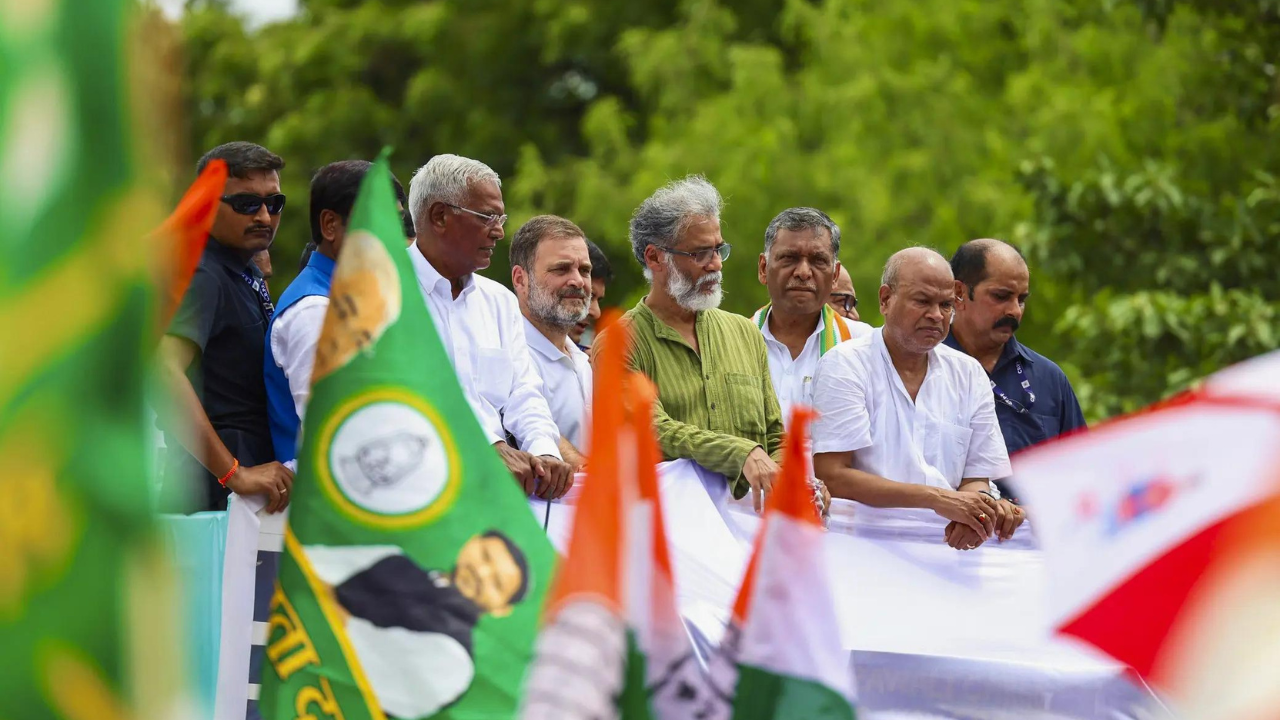 ‘Bihar Bandh’: Rahul , Tejashwi lead Mahagathbandhan protest over EC’s voter roll move;