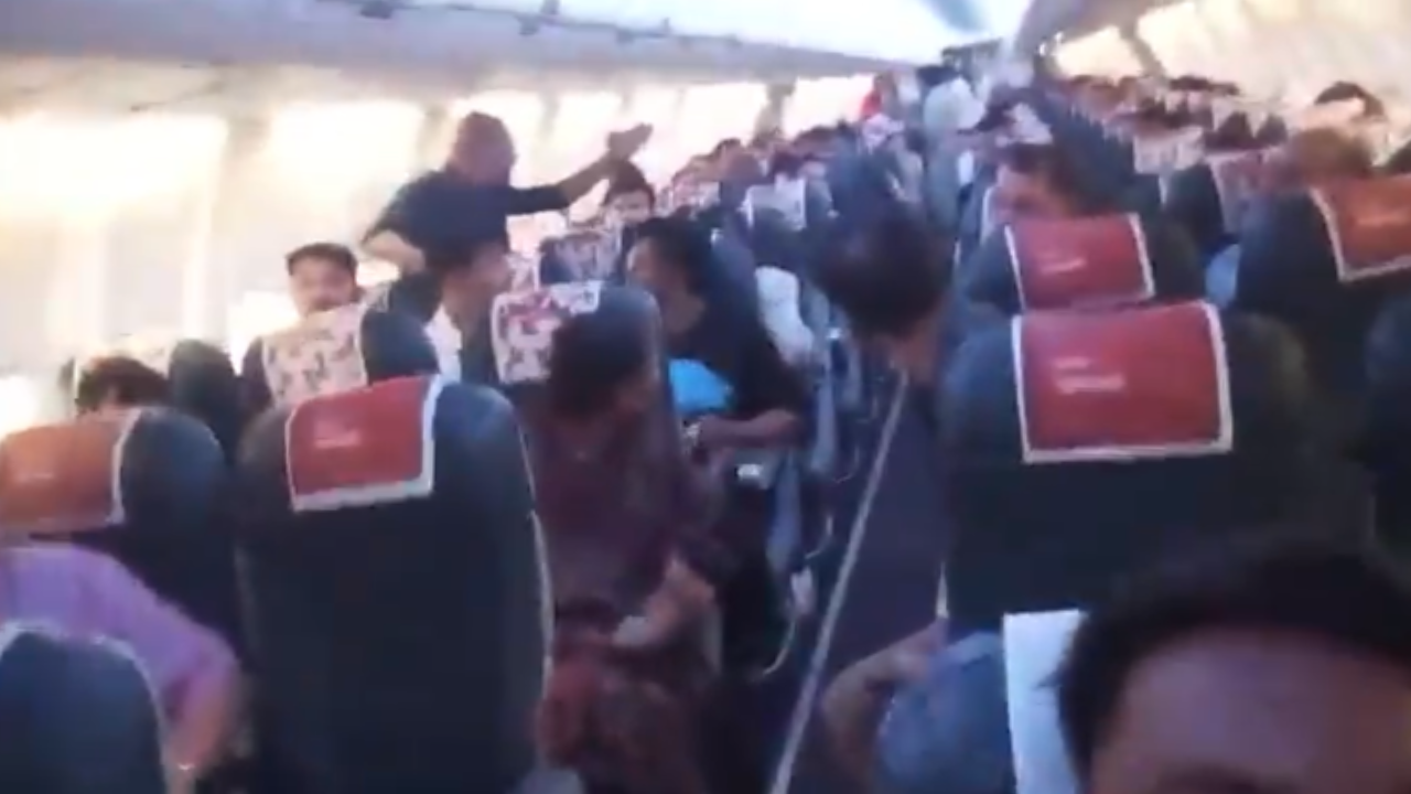 Fight between 2 flyers forces taxiing SpiceJet plane to return to terminal in Delhi