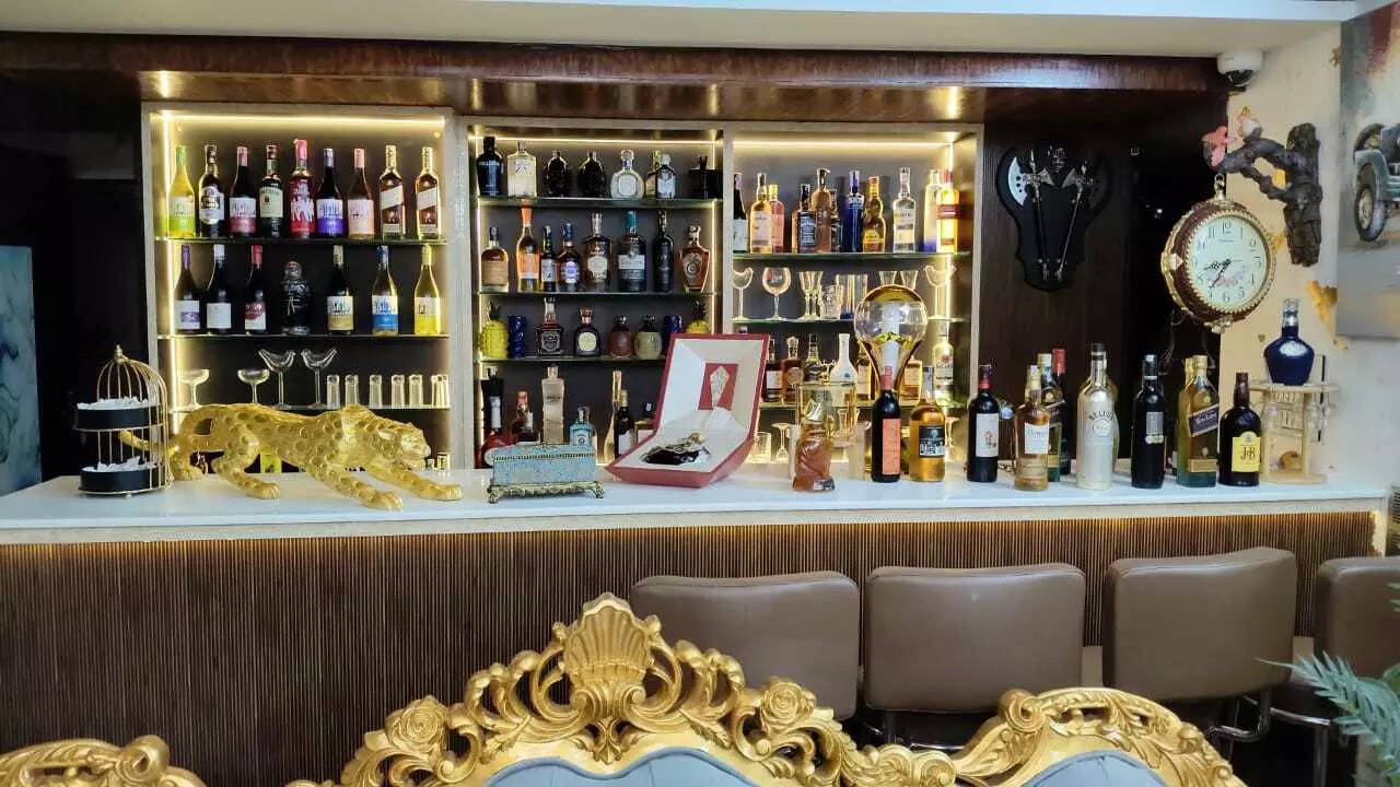 Diamond, booze, bogus deals: How conman duped big shots; Rs 2.75 cr ring, luxury liquor seized