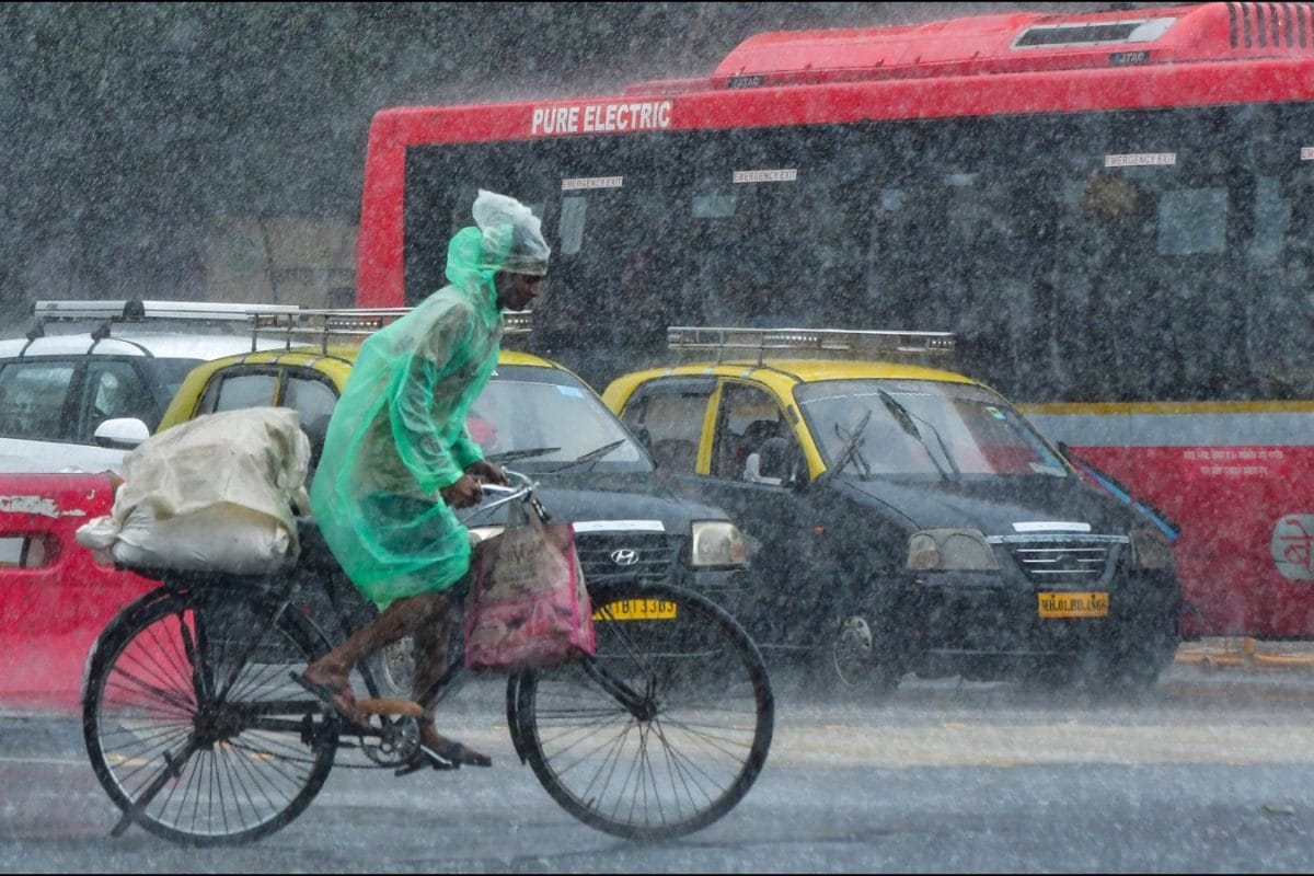 Mumbai Rains Today LIVE Updates: Heavy Rain Lashes Parts Of City, IMD Sounds Yellow Alert