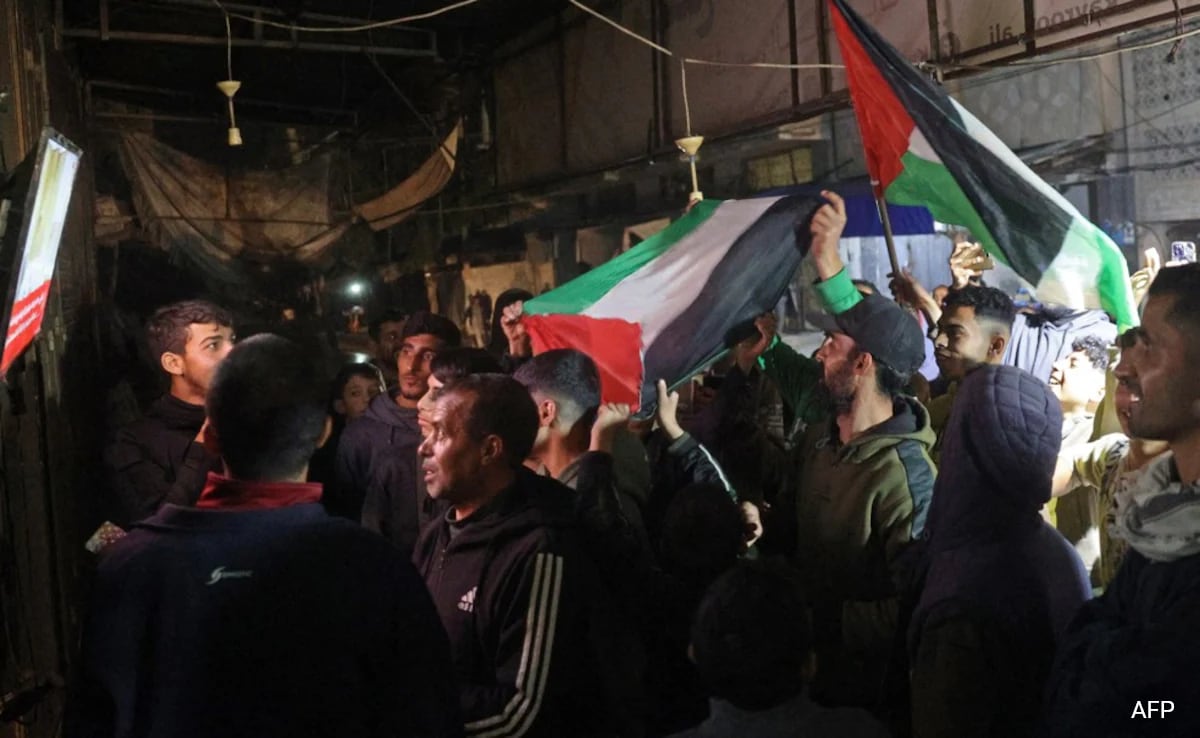 Hamas Agrees To Release 10 Hostages Amid Gaza Ceasefire Talks