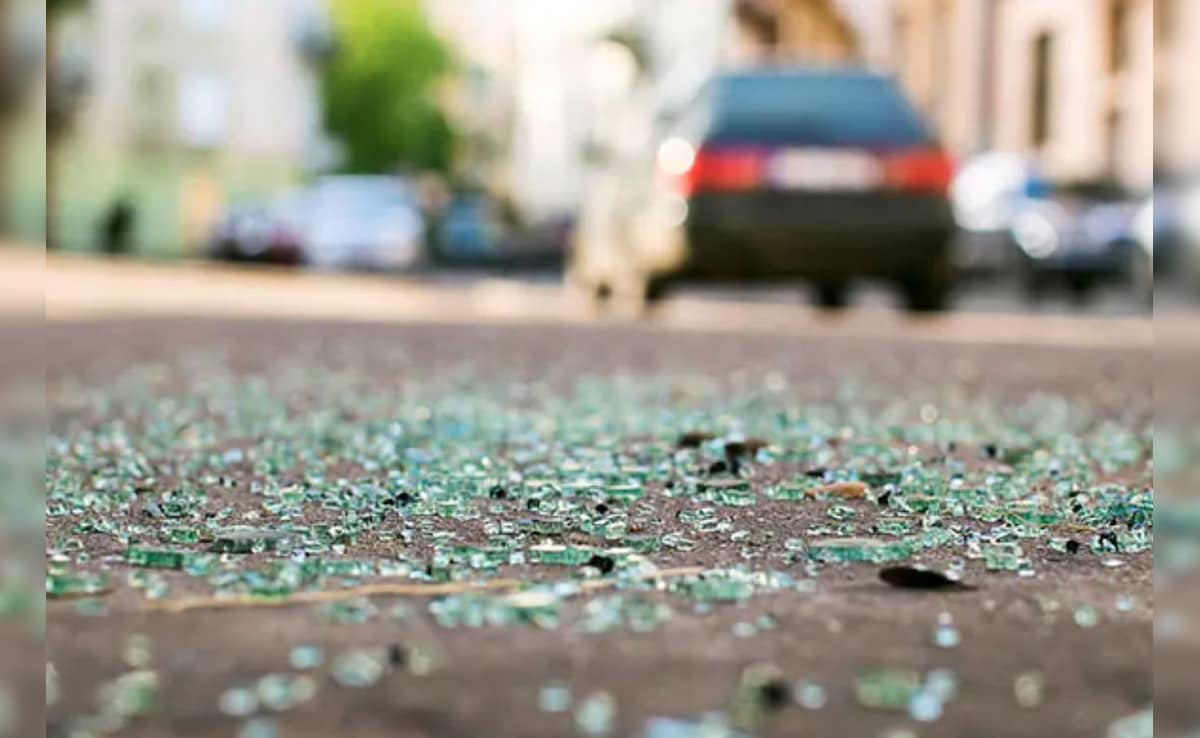 Car Driven By Drunk Man With Fractured Hand Hits Bikes, Cycle: 2 Killed