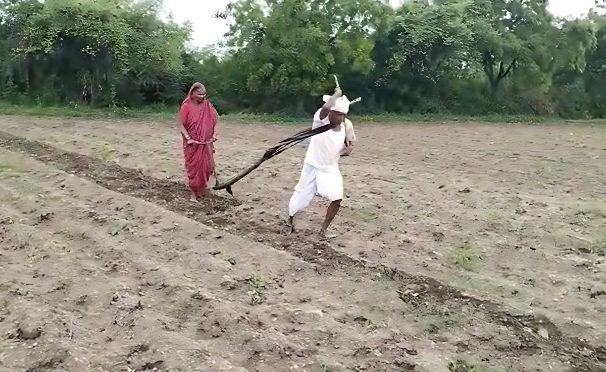 Minister Clears Latur Farmer’s Loan After Video Showed Him Pulling Plough
