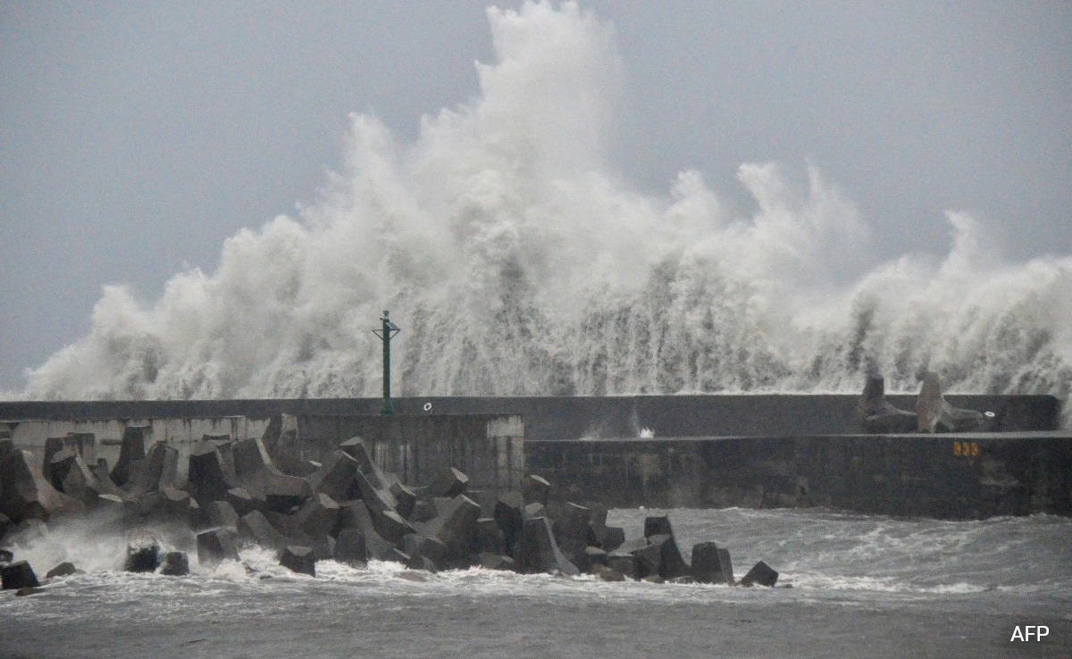 Typhoon Podul Makes Landfall In China After Lashing Taiwan