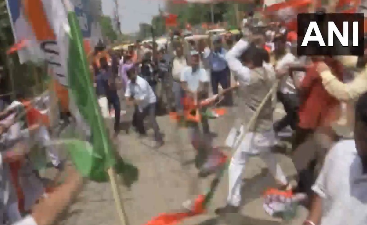Congress, BJP Workers Clash In Patna Amid PM Modi Abuse Row