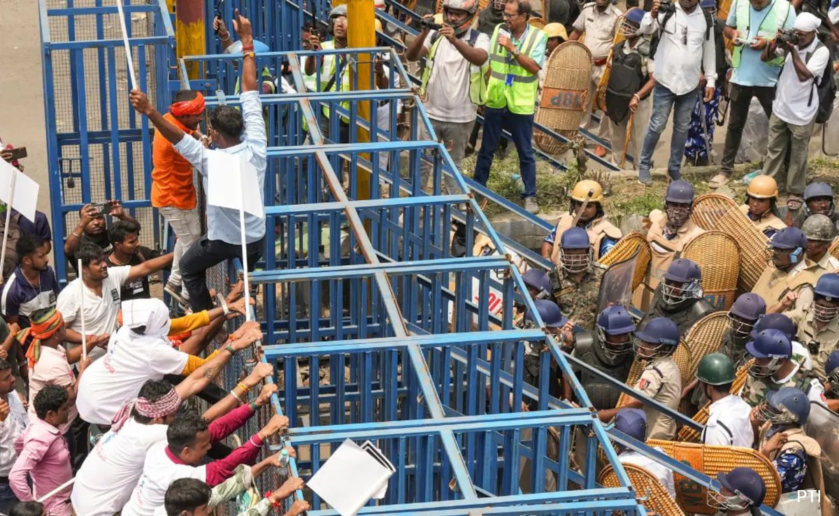 Chaos At RG Kar Protest: Victim’s Parents Injured In Cop Action, Hospitalised