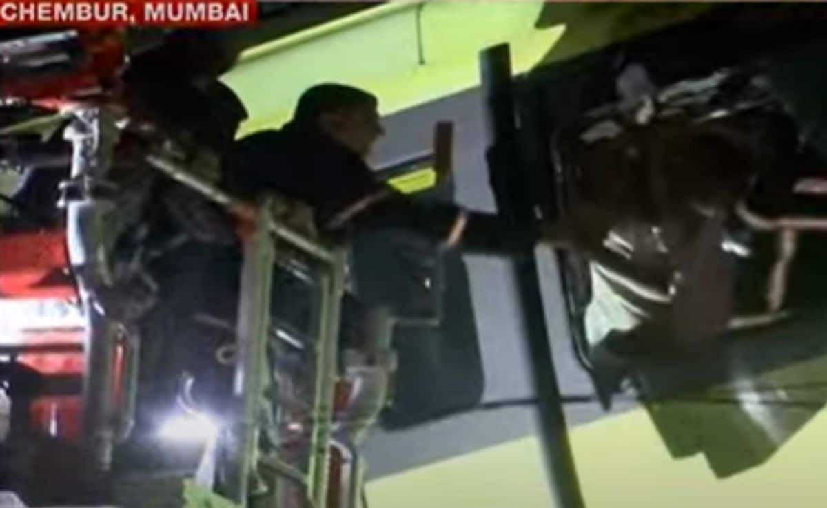 Video: Mumbai Monorail Stuck, Personnel Break Windows To Rescue Passengers