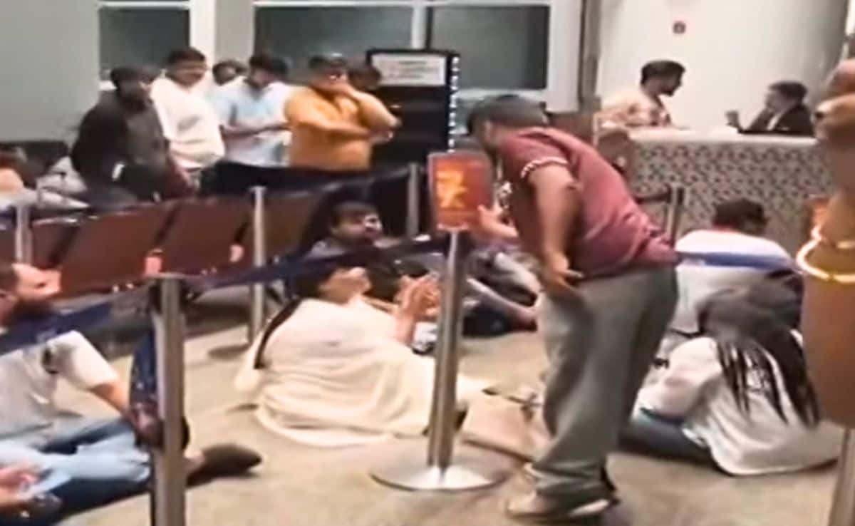SpiceJet Flight Delayed Multiple Times, Passengers Protest At Delhi Airport
