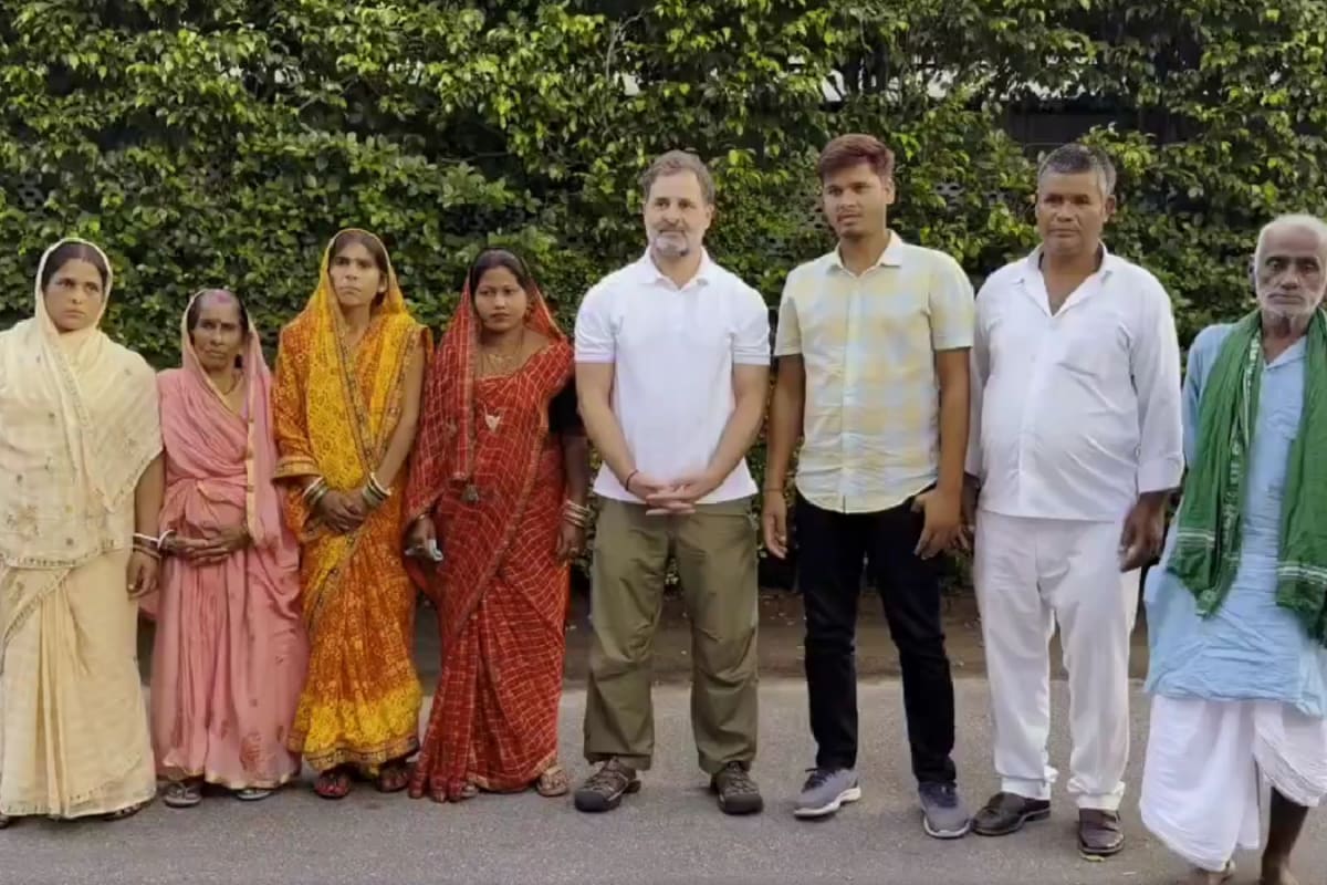 ‘Thanks EC For Unique Experience’: Rahul Gandhi Has Tea With 7 ‘Dead’ Voters From Bihar