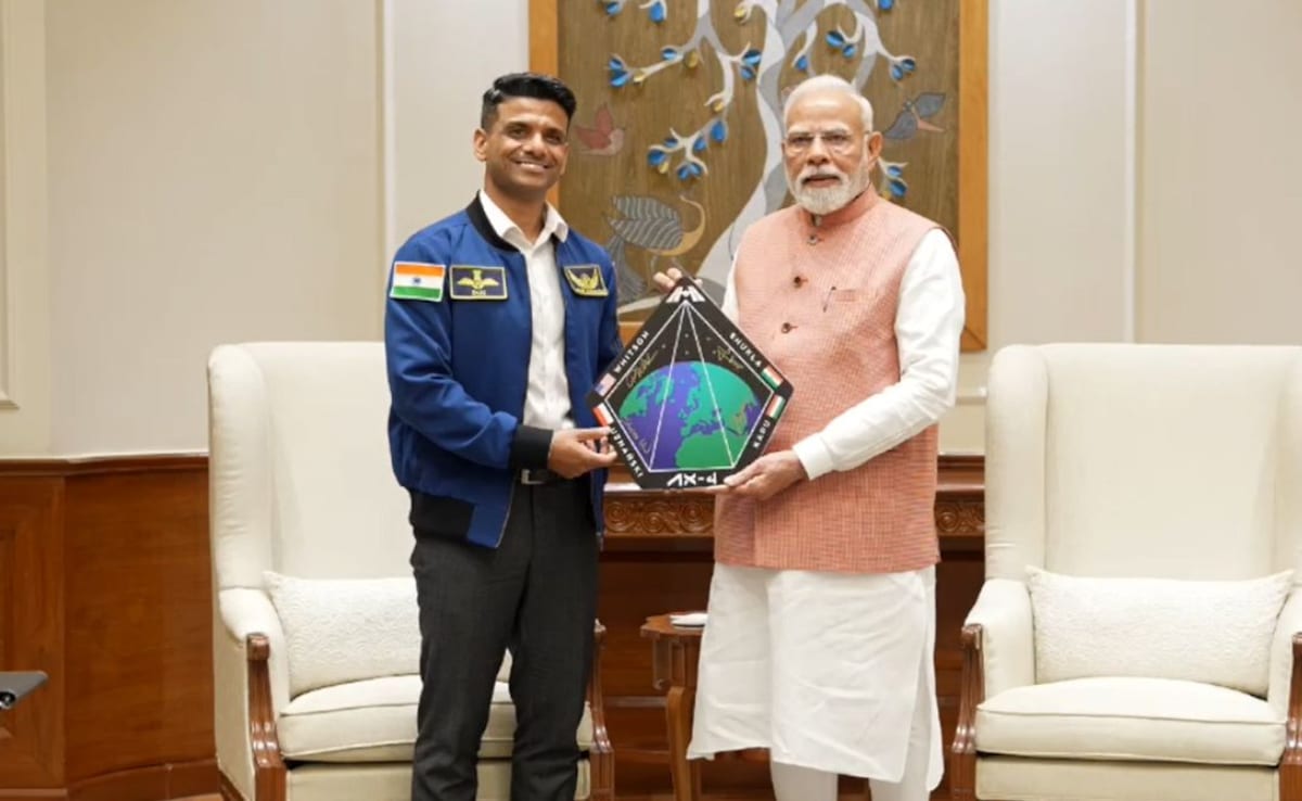 Shubhanshu Shukla Shows Pics Of Earth From Space During Meet With PM Modi