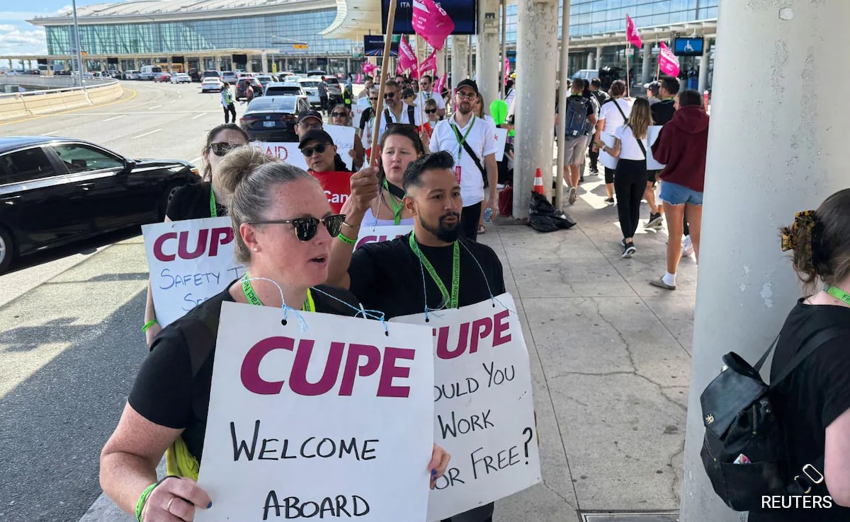 Air Canada Flight Attendants End Strike After Reaching ‘Tentative’ Deal