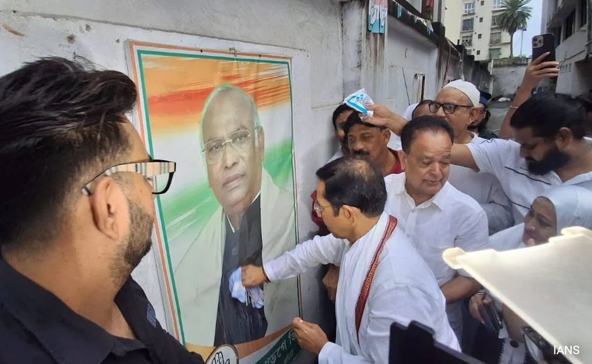 BJP Workers Vandalise Congress HQ In Kolkata Over Abusive Words Against PM