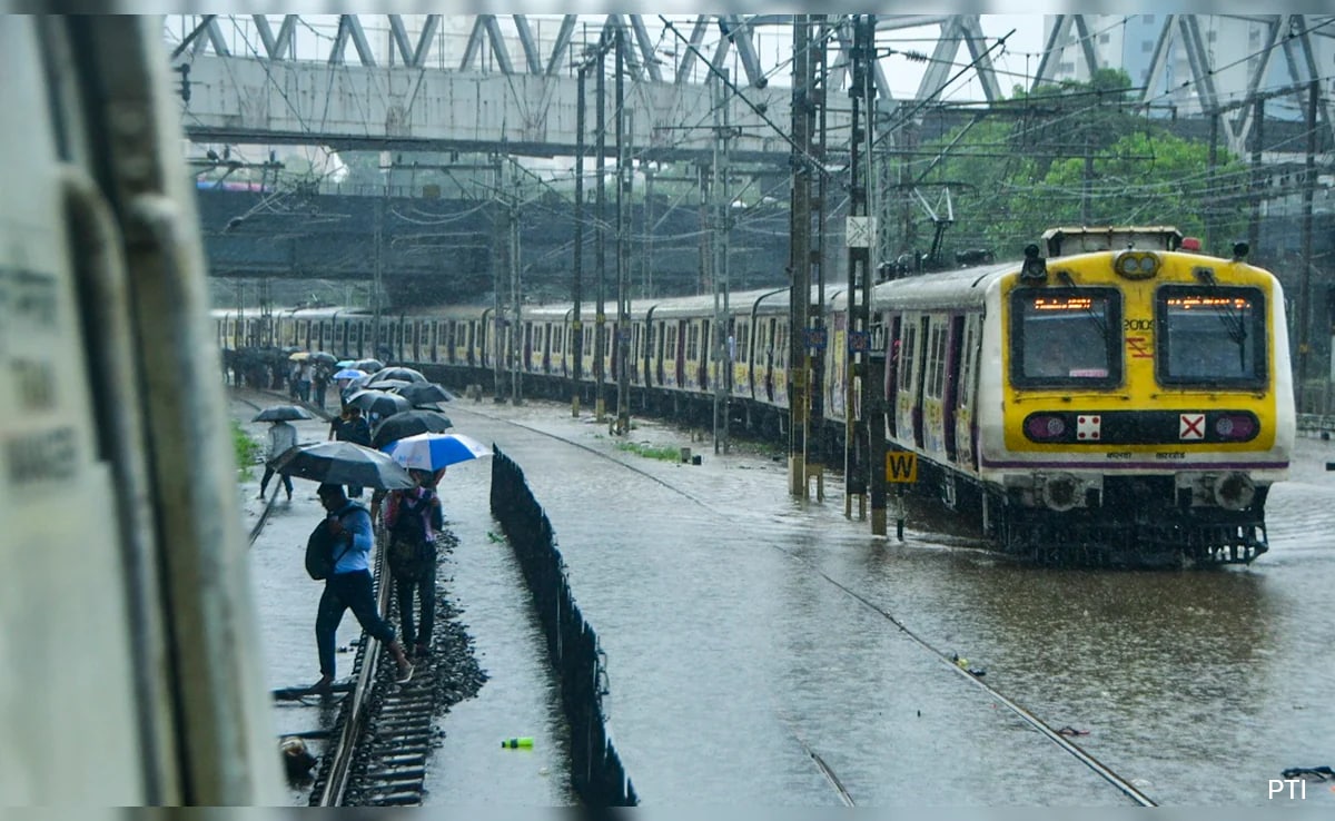 Mumbai Rain News Live Updates: Monorail Breaks Down, Red Alert Till Wednesday