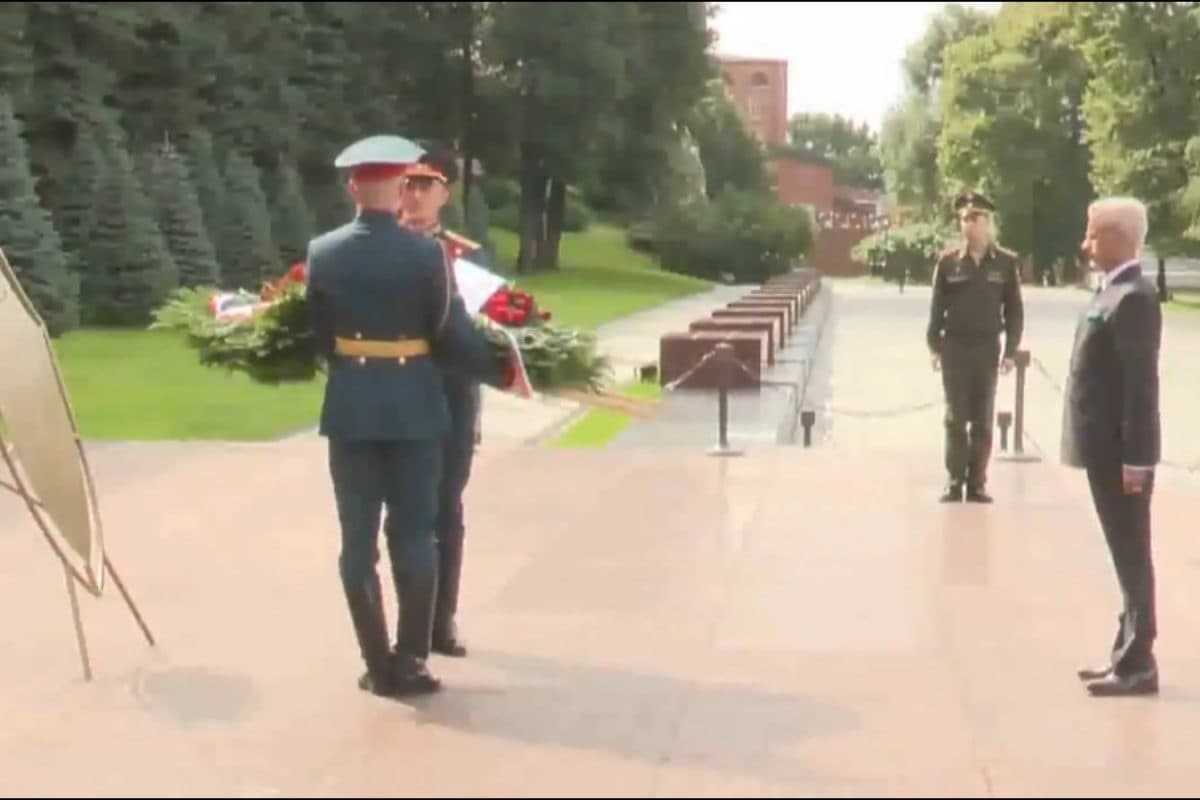 Jaishankar Interacts With Russian Scholars In Moscow, Pays Tribute At Tomb Of Unknown Soldier