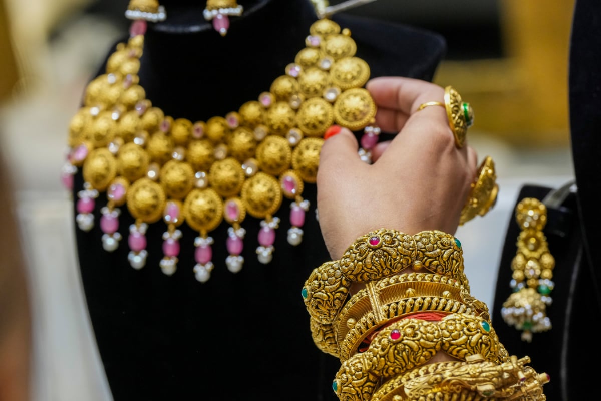 Passenger’s Jewellery Illegally Seized By Customs At Delhi Airport | Know Your Rights