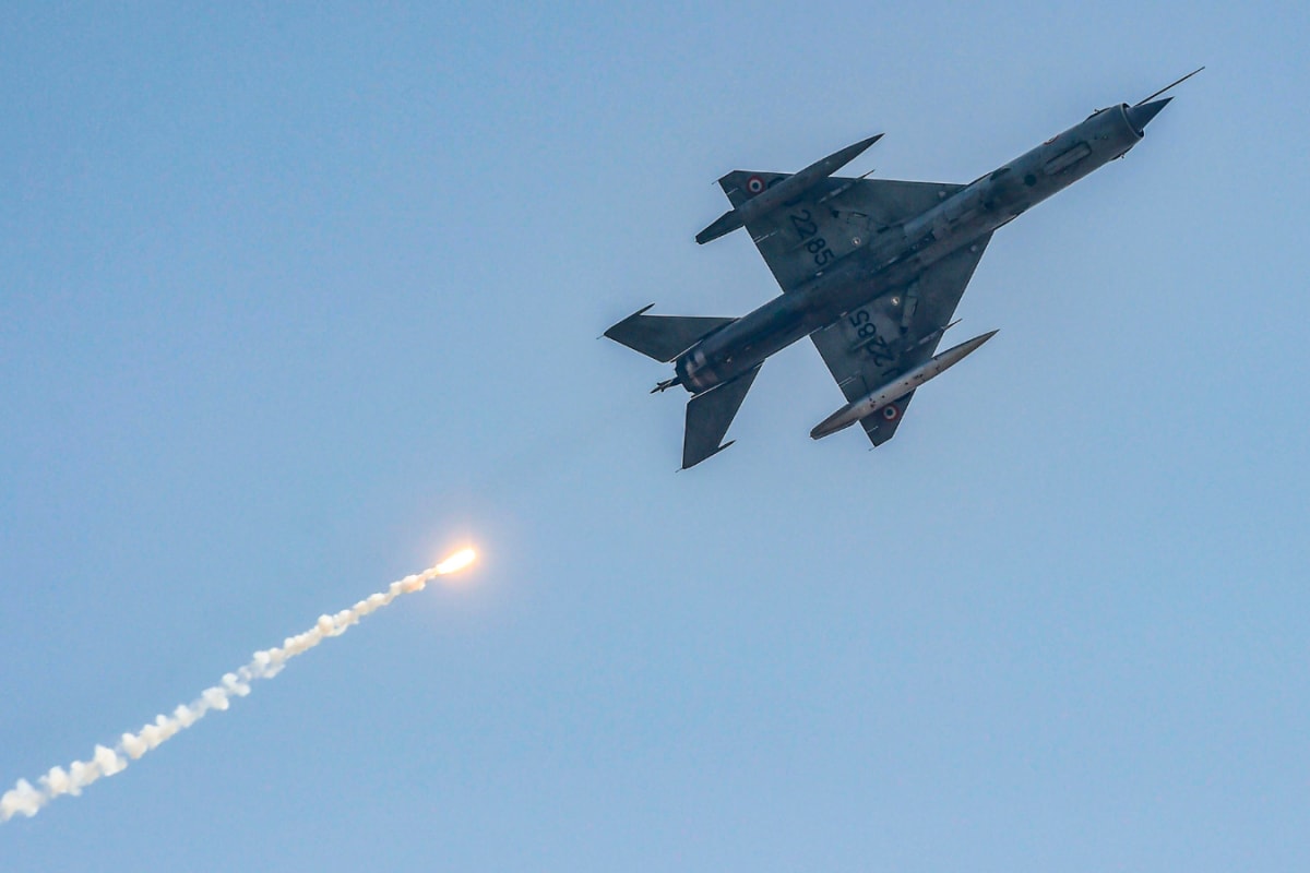 Outnumbered And Low On Fuel, This MiG-21 Indian Pilot Turned The Tables On 3 Pak Jets