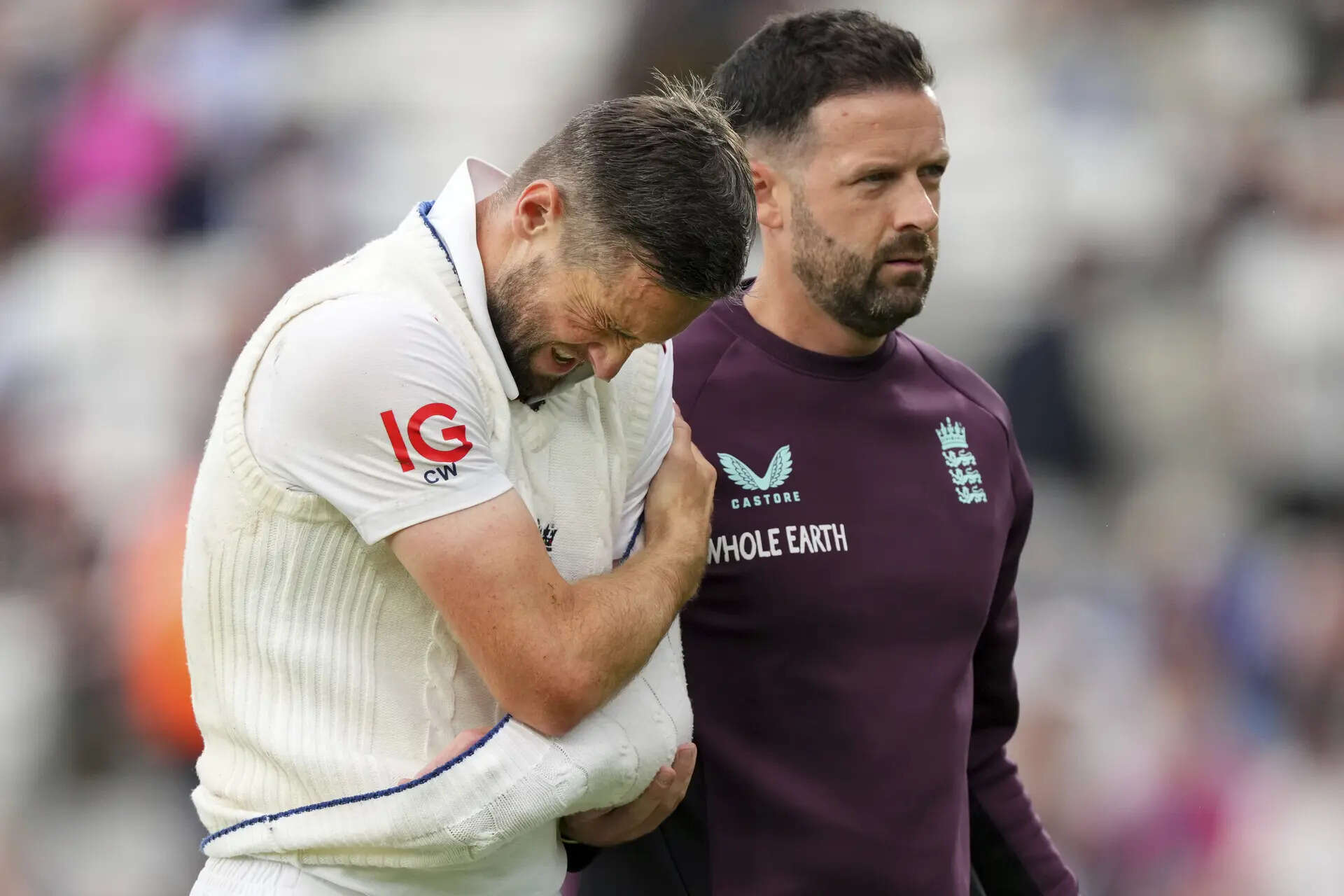 Chris Woakes ready to bat left-handed if needed in Oval decider