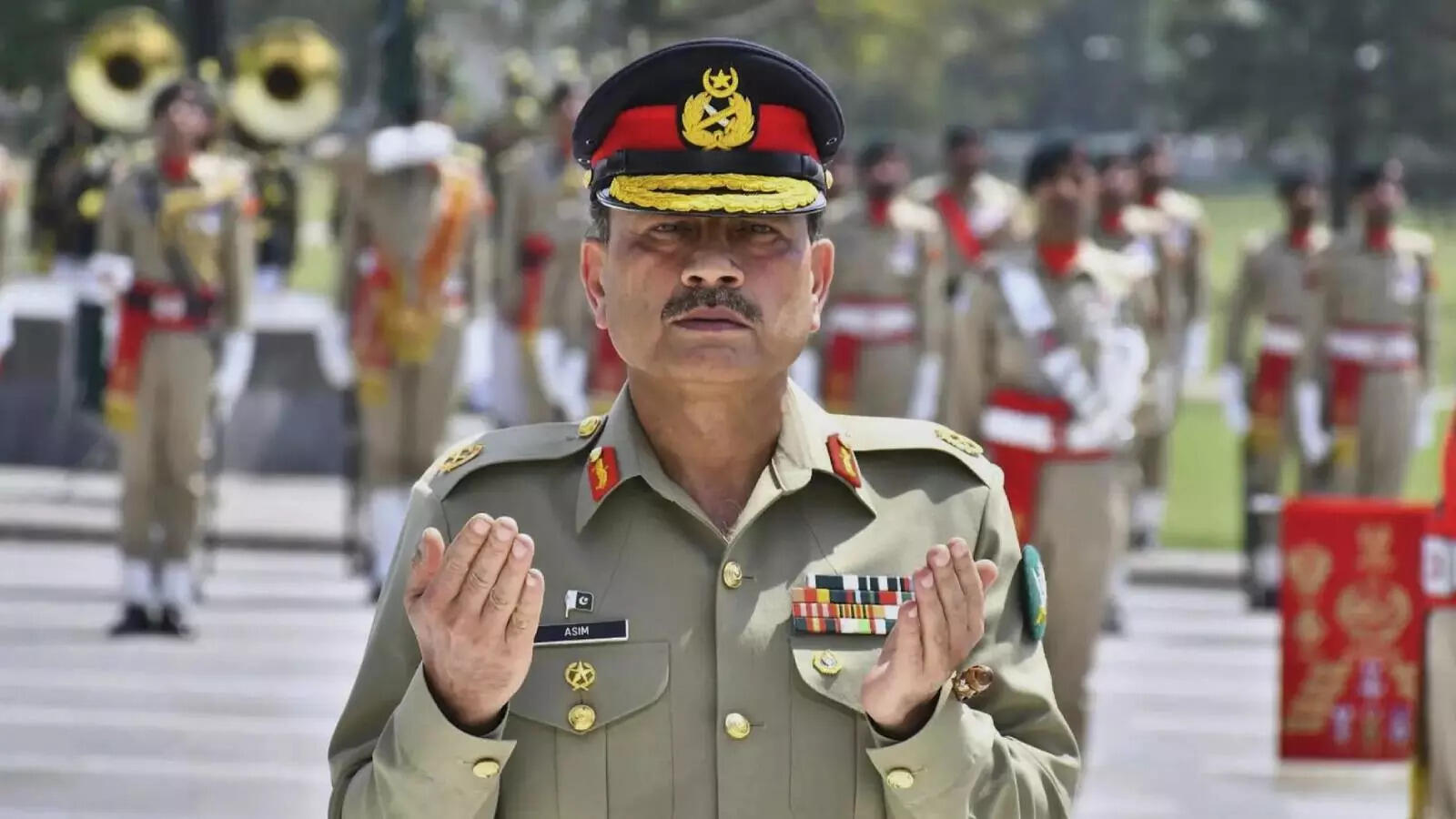 Pak army chief threatens India from US soil; makes shocking nuke threat