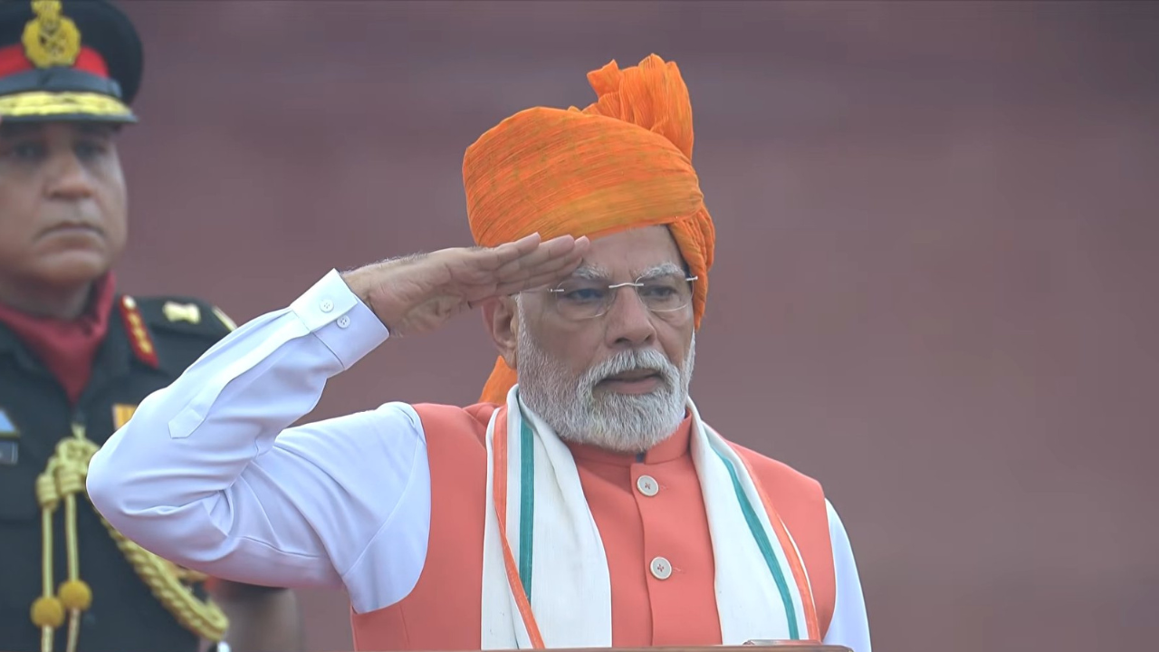79th Independence Day: PM Modi continues ‘safa’ tradition; opts for saffron turban