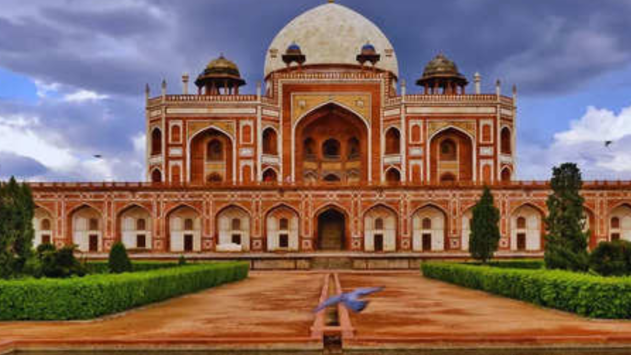 Delhi: Portion of Humayun’s tomb collapses; several feared trapped