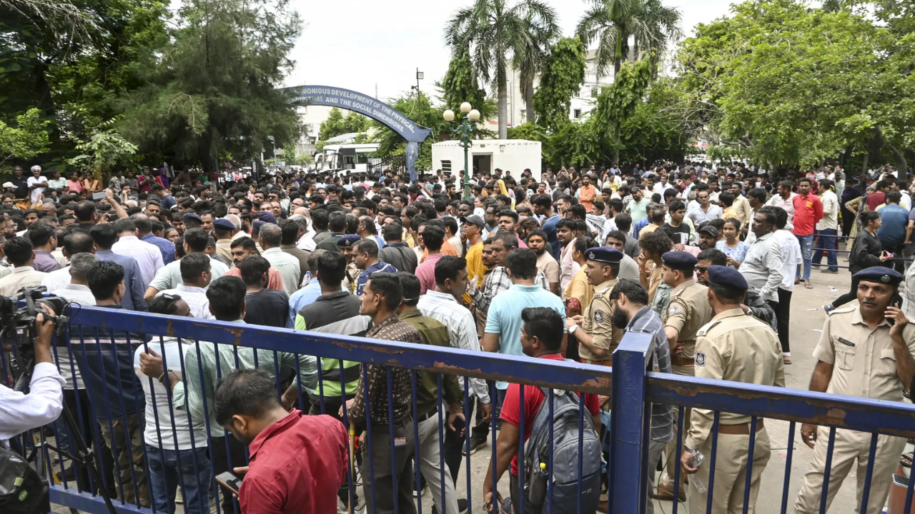 Ahmedabad student murder: ‘Kon hain, kya karlega tu?’ Accused’s shocking chat surfaces on social media