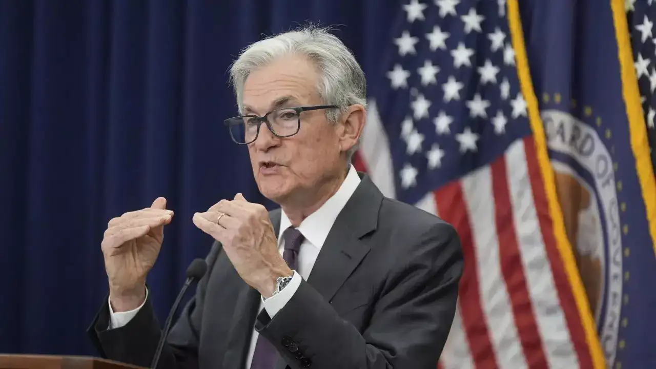 Powell buckles to Trump? US Fed chair signals rate cut soon – what he said