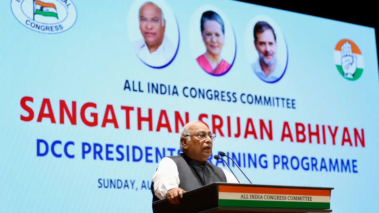 ‘Satta chori’: Kharge’s latest jab at Centre; targets BJP’s ‘remove ministers’ bills