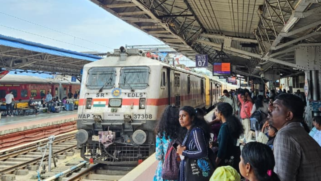Cleanliness major irritant for long-distance train passengers: CAG audit