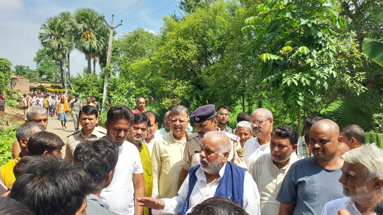 Bihar polls: Nitish govt minister hounded by mob; chased for 1km, car attacked