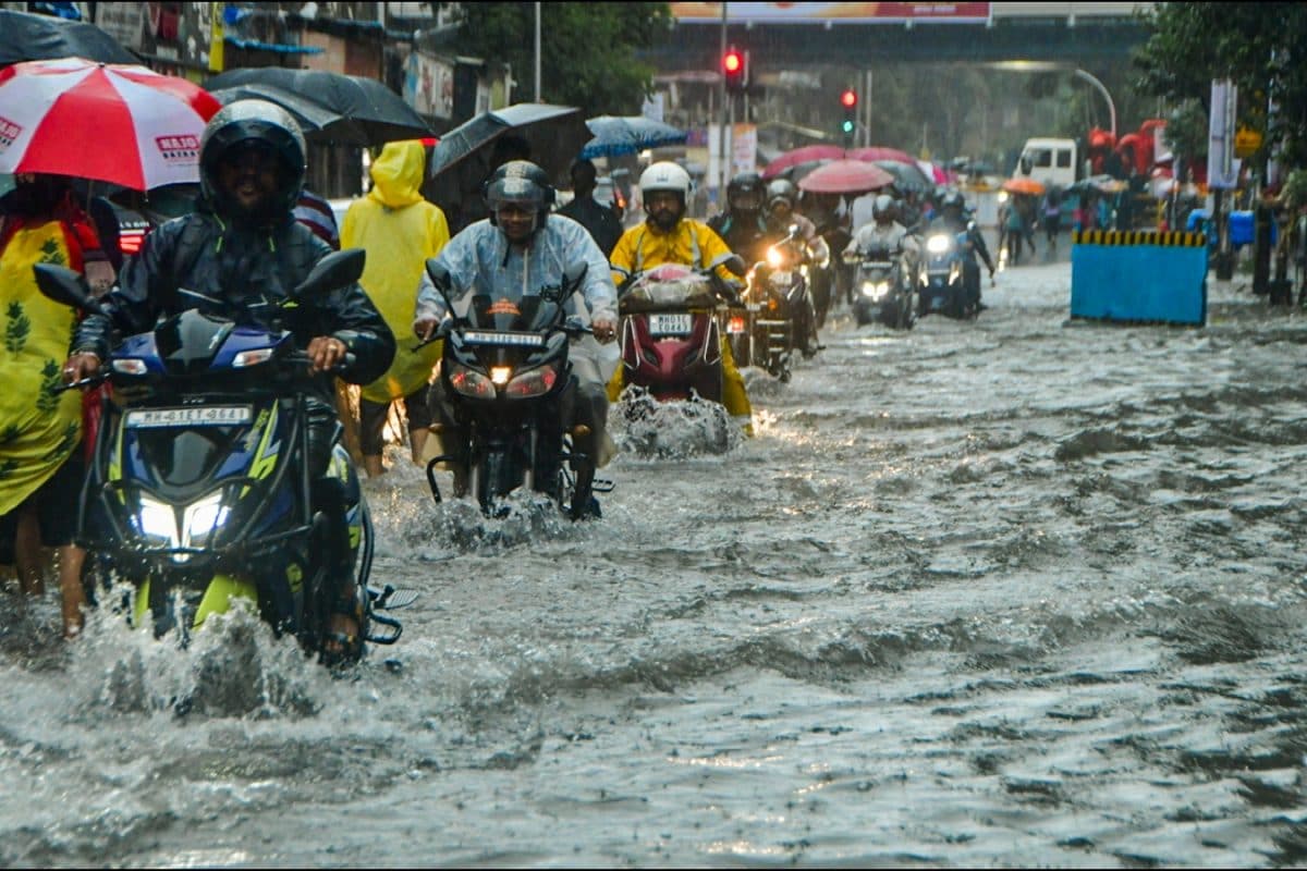 News18 Evening Digest: Mumbai Rains, Russia-Ukraine Peace Talks & Other Top Stories