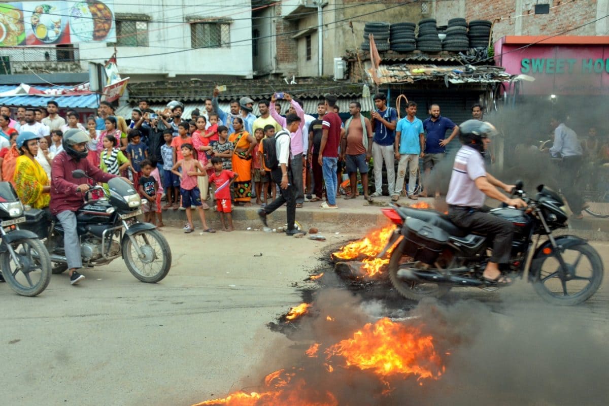 Violent Protest Erupts In Patna After Two Children Found Dead In Parked Car | Video