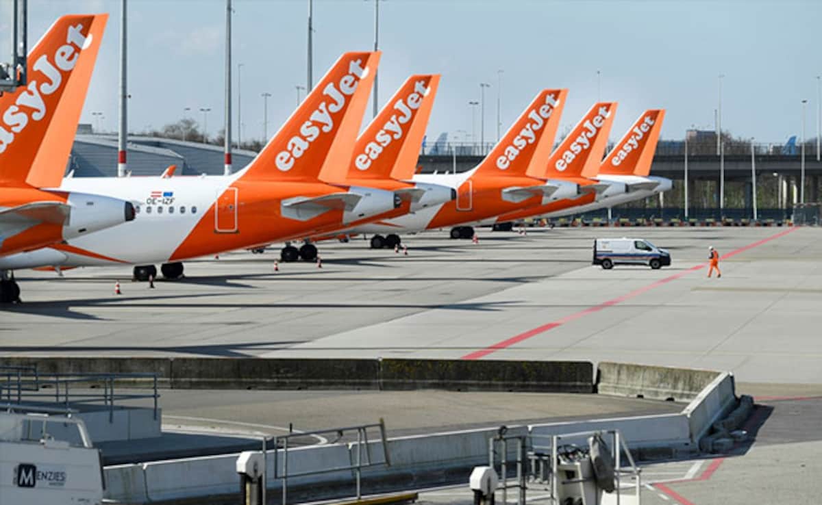 Drunk EasyJet Pilot Roams Naked In African Hotel’s Reception, Gym, Spa