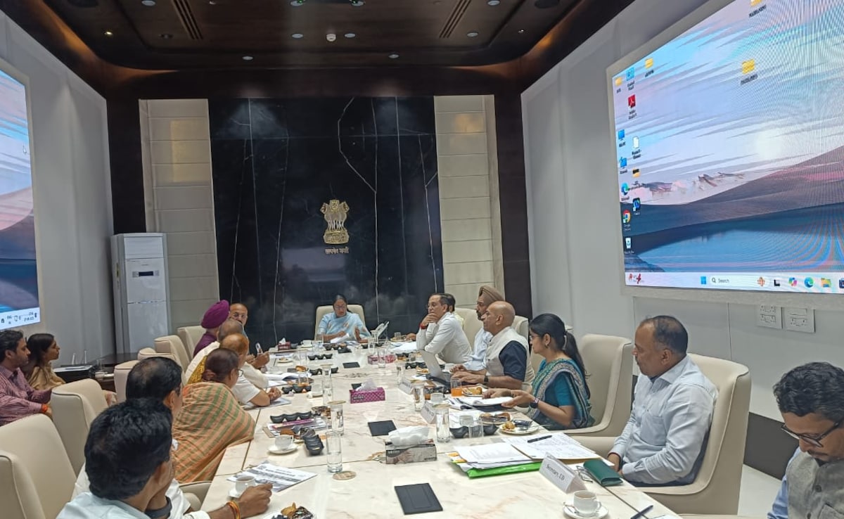 Delhi Sets 2026 Deadline To End Landfill Dumping