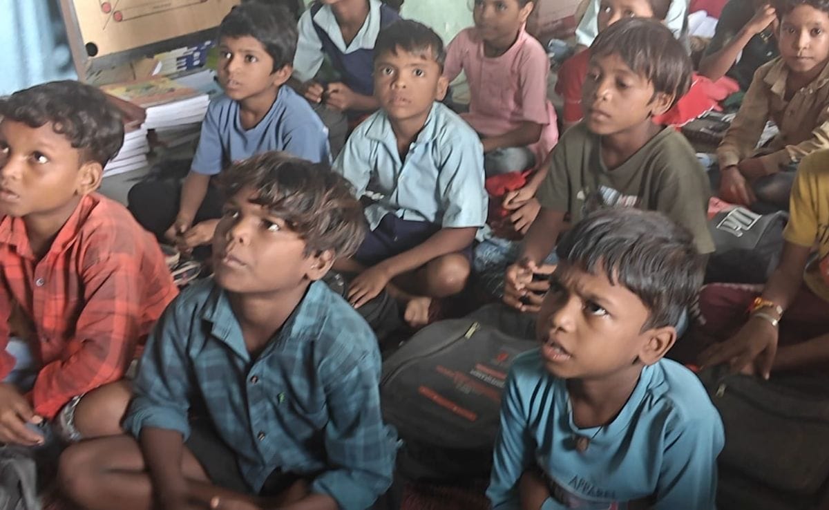 5 Classes, 1 Classroom: In Madhya Pradesh School, Students Search For Education In Cacophony