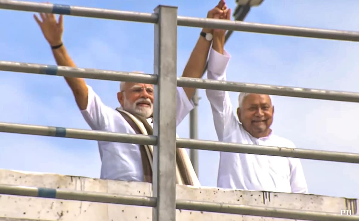 Video: PM Modi Inaugurates Key Bridge In Bihar, Waves His Stole At Crowd