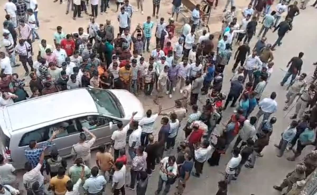 Assam, Meghalaya Taxi Standoff Leaves Several Tourists Stranded