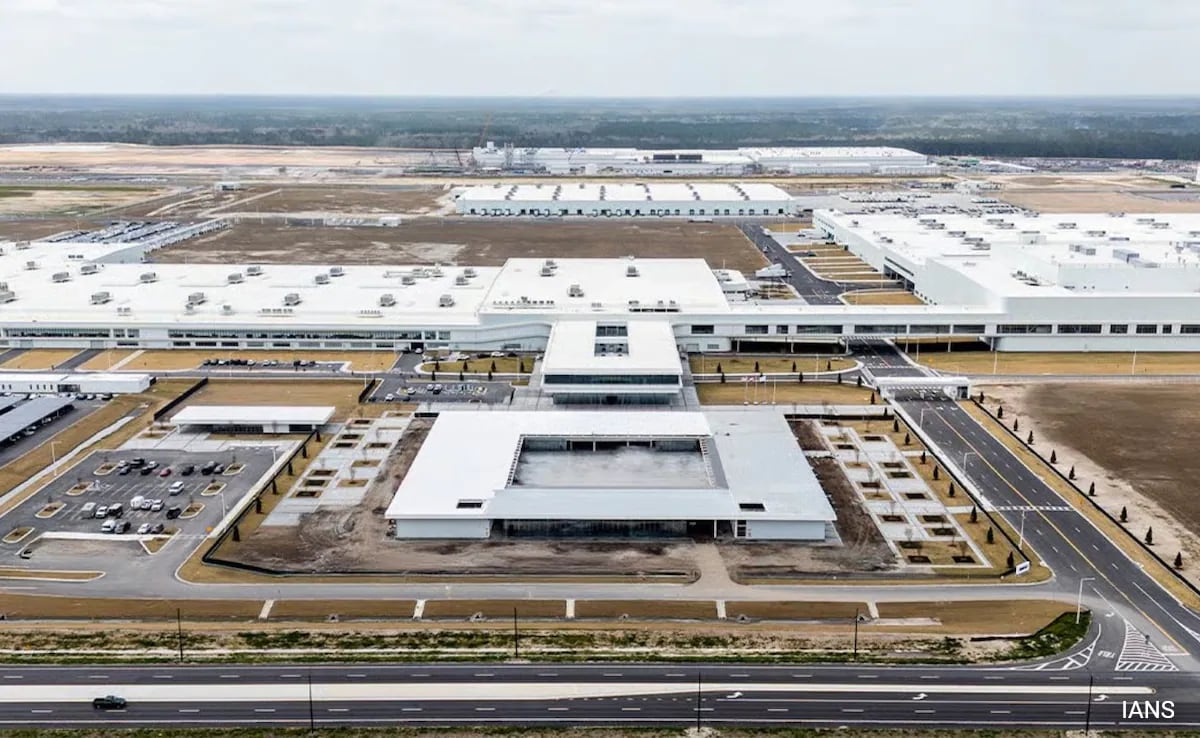 Seoul Says Over 300 South Koreans Held In US Battery Plant Site Raid