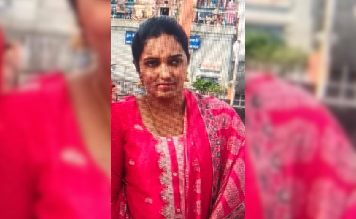 Suspecting Affair, Bengaluru Man Stabs Wife To Death In Front Of Daughter