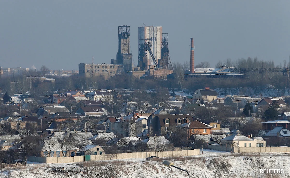 Russian Air Strike In Eastern Ukraine Kills 24 In Pension Queue